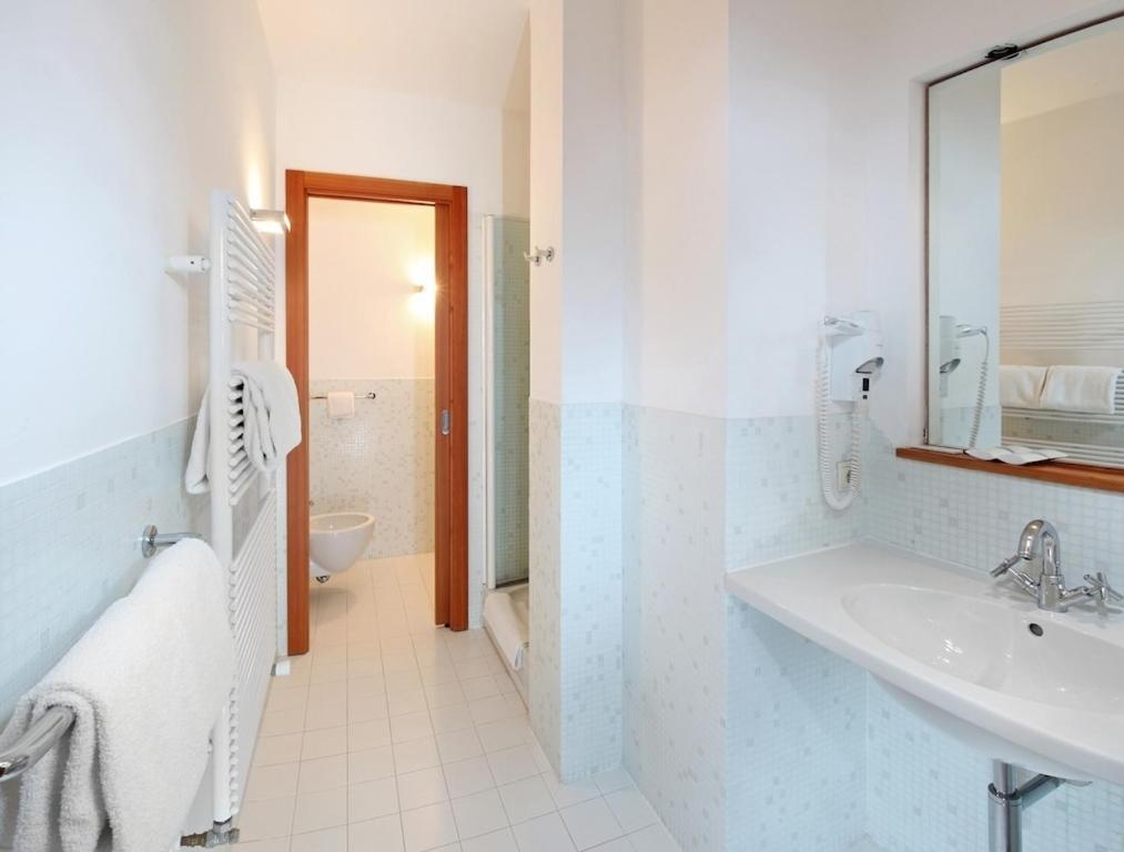 Hotel Tyrol-Alpenhof Seefeld in Tirol Room photo